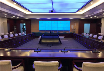 手机全面屏时代将要到来，LCD拼接屏能否紧随其